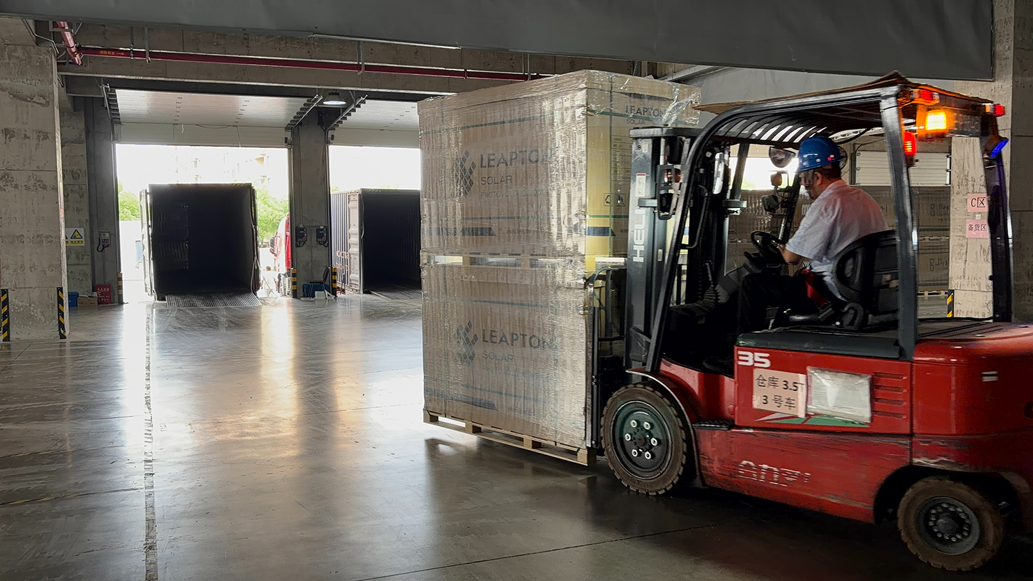 Módulos solares LEAP Series de 480 W con una eficiencia superior al 24 % enviados al almacén aduanero de Róterdam